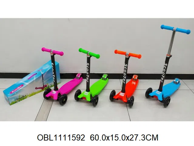 滑板车带灯光 包电 4色混装_OBL1111592